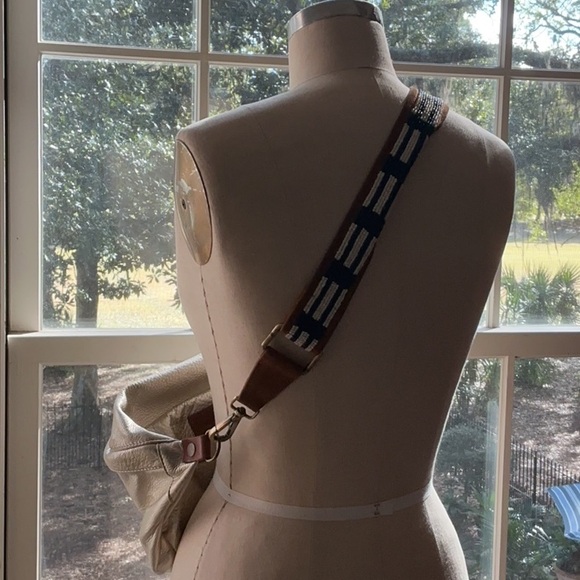 PARKER - THATCH Stylish Platinium Sling Bag - Picture 7 of 10